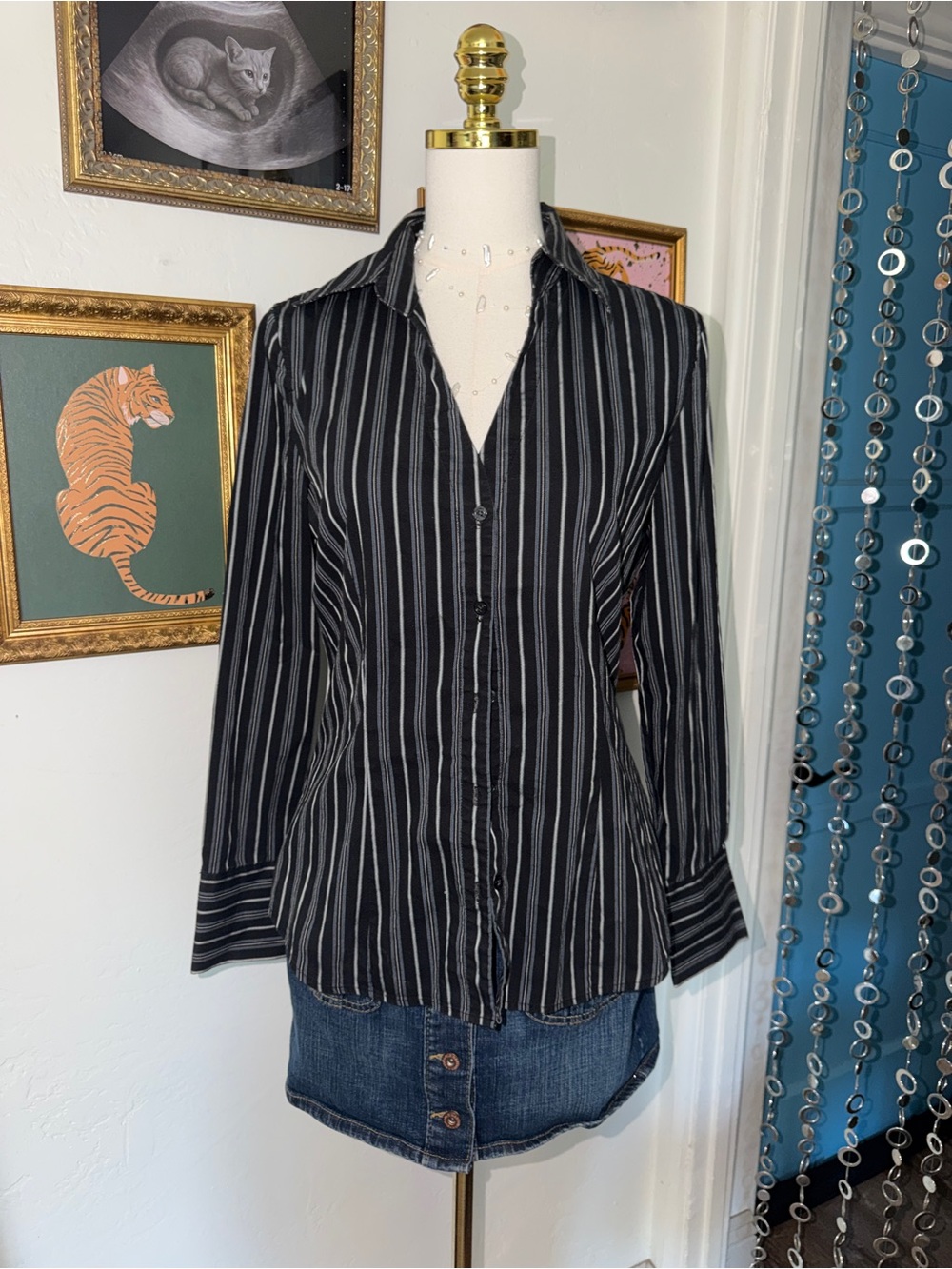 Vintage Y2K Women's Black Striped Button-Down Shirt - Classic Collared Top